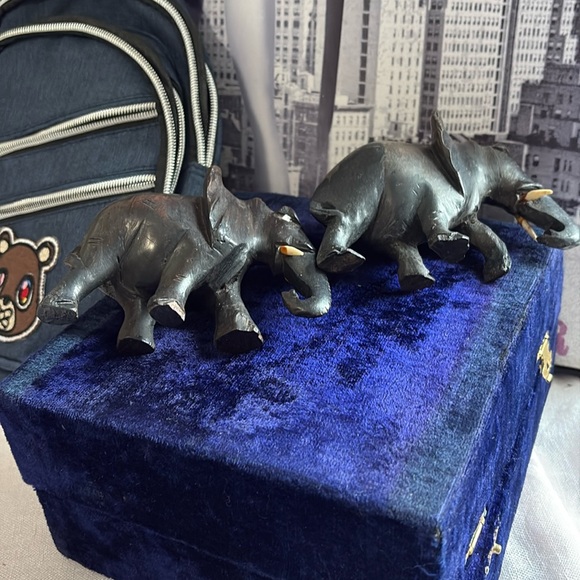 Wood Elephants,💖5” x 3.5 each and sling bag - Picture 3 of 5